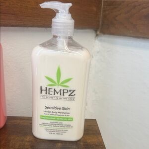 Hempz Sensitive Skin Herbal Moisturizer - Cream